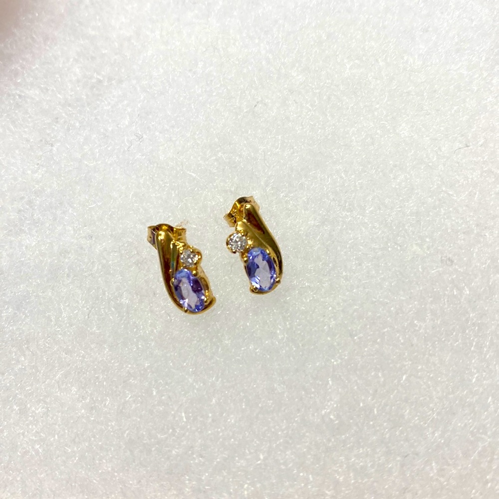 10k Yellow Gold Post CZ/Purple Earrings